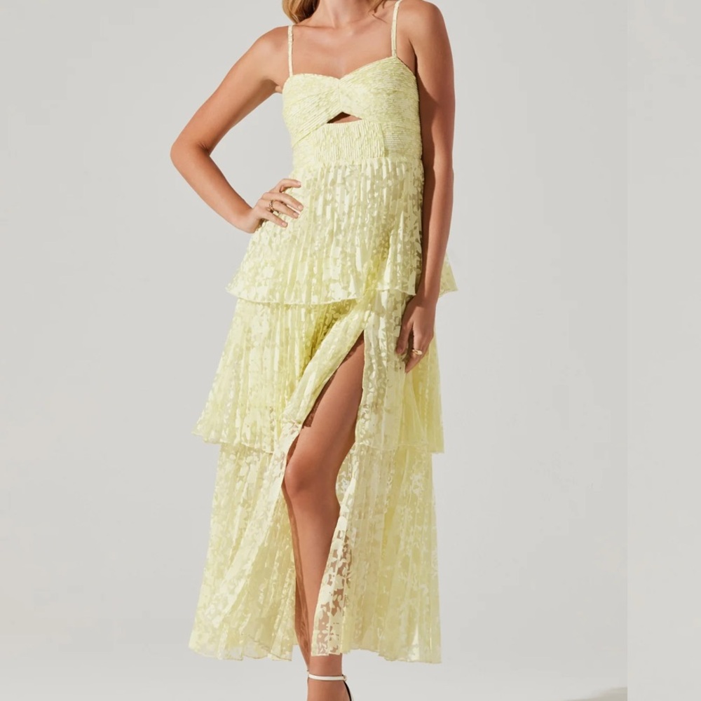 WORN ONCE/LIKE NEW ASTR Emmi Front Cutout Tiered Dress